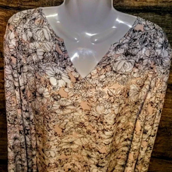 Violet + Claire High Low Floral Tunic Top Size 2X NWOT - Picture 8 of 11